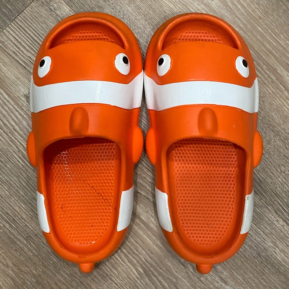 trending fish slides (used, will be cleaned before shipped)